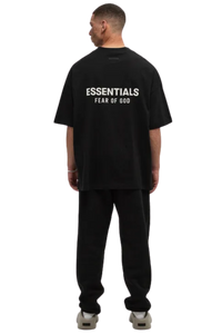เสื้อยืดลายโลโก้ Arch SS24 ของ Fear Of God Essentials