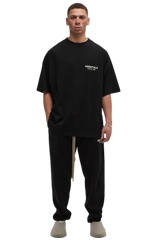 เสื้อยืดลายโลโก้ Arch SS24 ของ Fear Of God Essentials