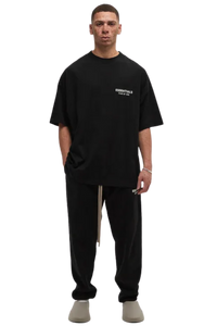 เสื้อยืดลายโลโก้ Arch SS24 ของ Fear Of God Essentials