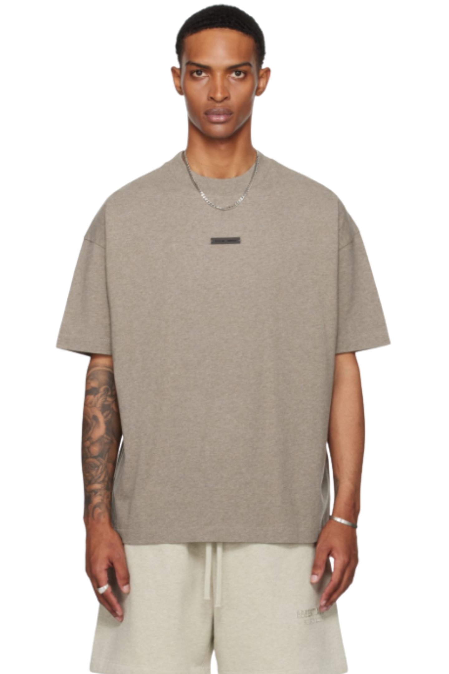 เสื้อยืดลายโลโก้ Arch SS24 ของ Fear Of God Essentials