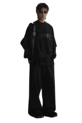 Masonprince Vintage Patch Tee black oversized streetwear outfit with wide pants and sunglasses